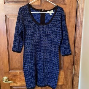 Size XL- sweater dress in blue. Three quarter sleeves.